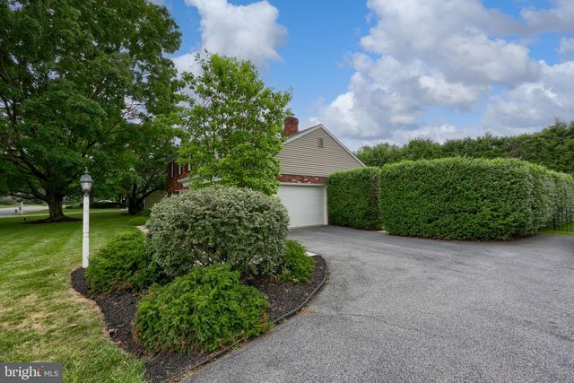 1856 BEVERLY DR, Lancaster, PA 17601