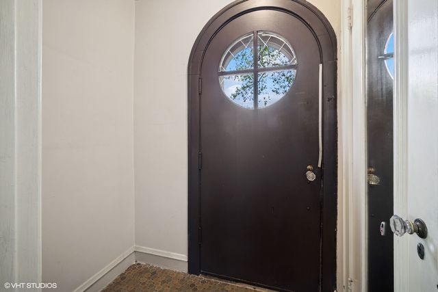 6417 N Oxford Avenue, Chicago, IL 60631