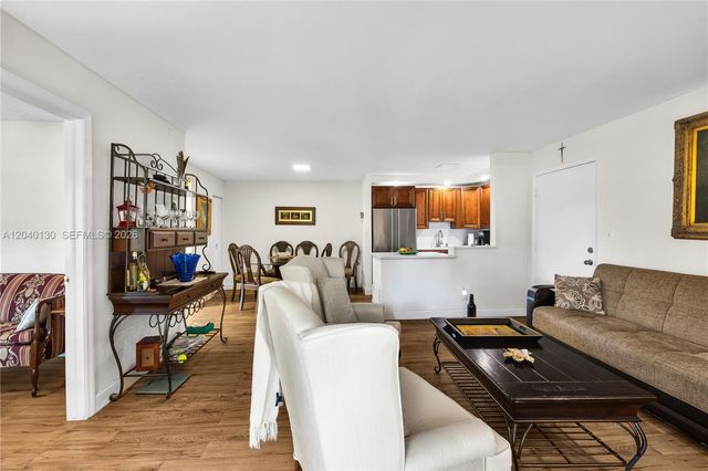 9999 N Belfort Cir 101, Tamarac, FL 33321