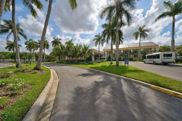 9999 N Belfort Cir 101, Tamarac, FL 33321