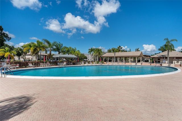 9999 N Belfort Cir 101, Tamarac, FL 33321