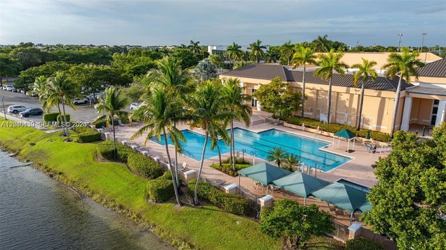 9999 N Belfort Cir 101, Tamarac, FL 33321