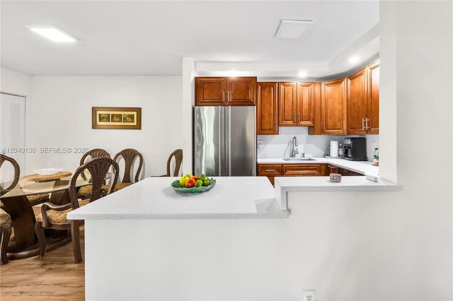 9999 N Belfort Cir 101, Tamarac, FL 33321