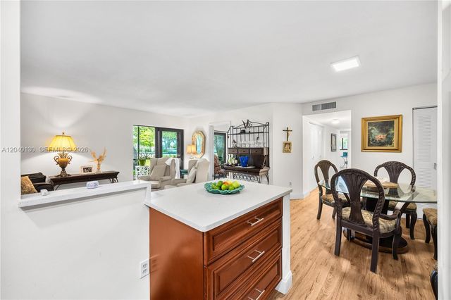 9999 N Belfort Cir 101, Tamarac, FL 33321