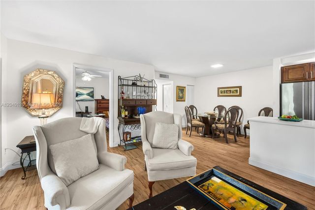 9999 N Belfort Cir 101, Tamarac, FL 33321