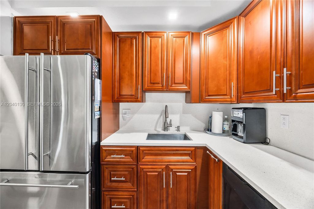 9999 N Belfort Cir 101, Tamarac, FL 33321