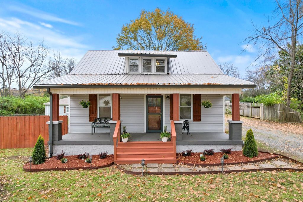 511 Maplewood Ln, Nashville, TN 37216