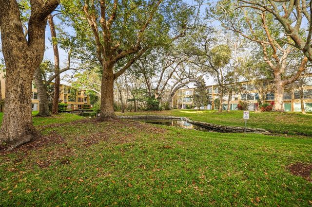 225 COUNTRY CLUB DRIVE D237, Largo, FL 33771