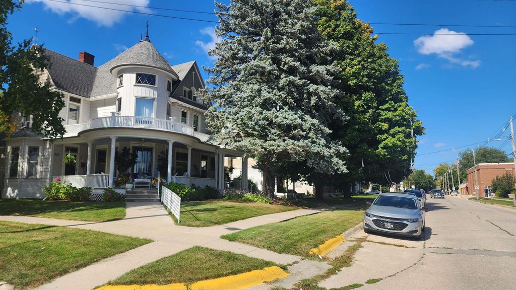 301 NW First Street, Elkader, IA 52043