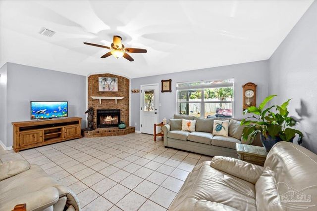 2712 Summertree Ln, Gulf Breeze, FL 32563