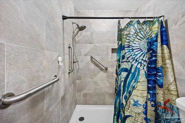 2712 Summertree Ln, Gulf Breeze, FL 32563