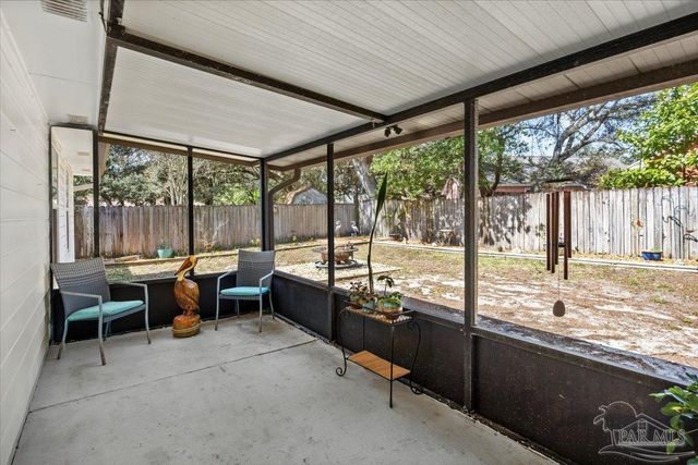 2712 Summertree Ln, Gulf Breeze, FL 32563