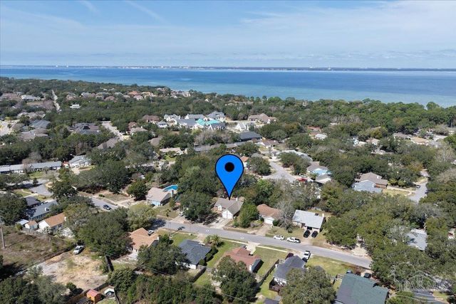 2712 Summertree Ln, Gulf Breeze, FL 32563