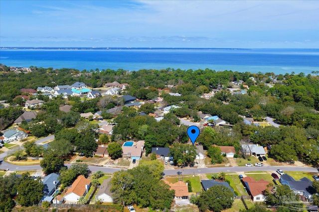 2712 Summertree Ln, Gulf Breeze, FL 32563