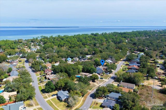 2712 Summertree Ln, Gulf Breeze, FL 32563