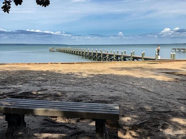 2712 Summertree Ln, Gulf Breeze, FL 32563