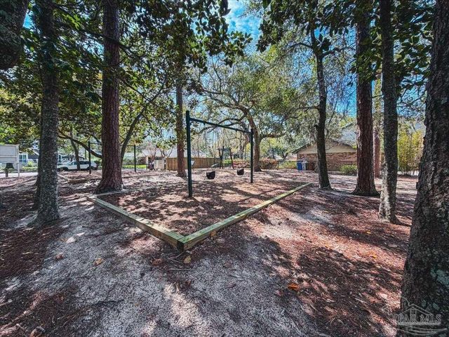 2712 Summertree Ln, Gulf Breeze, FL 32563