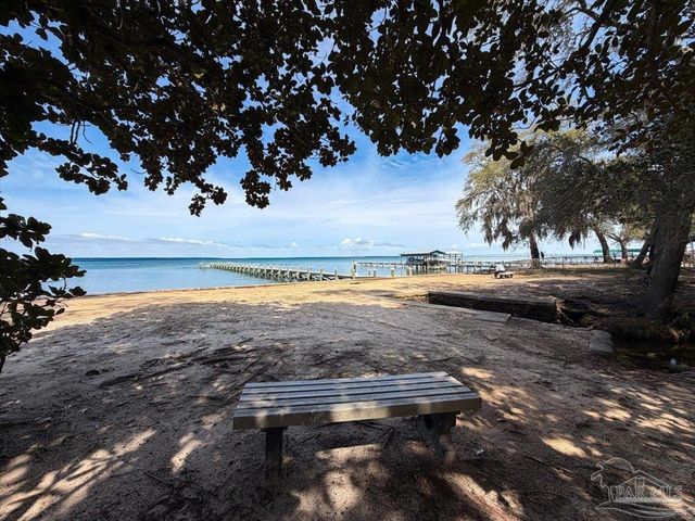 2712 Summertree Ln, Gulf Breeze, FL 32563