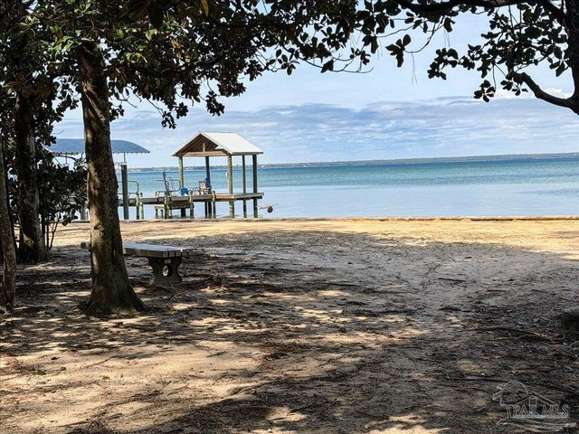 2712 Summertree Ln, Gulf Breeze, FL 32563