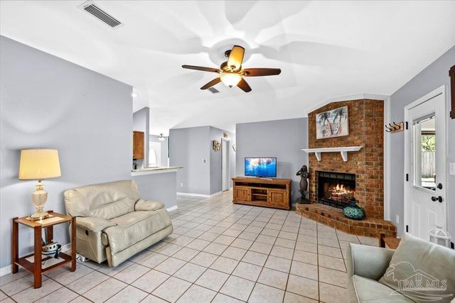 2712 Summertree Ln, Gulf Breeze, FL 32563