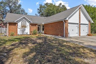 2712 Summertree Ln, Gulf Breeze, FL 32563