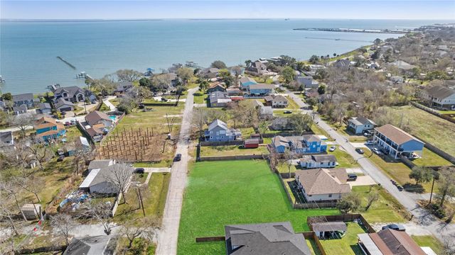 127 Dwire Drive, La Porte, TX 77571