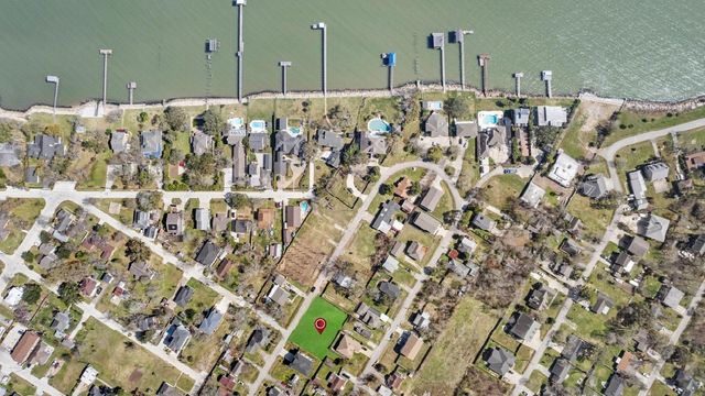 127 Dwire Drive, La Porte, TX 77571