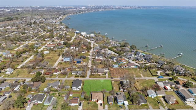 127 Dwire Drive, La Porte, TX 77571