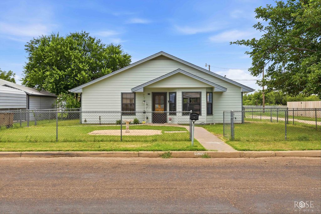 Image 1 of property listing at 57 W 34th Street, San Angelo, TX 76903