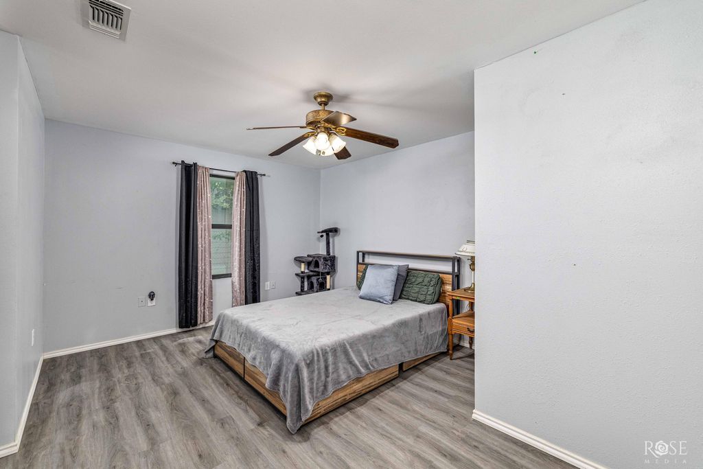 Image 15 of property listing at 57 W 34th Street, San Angelo, TX 76903
