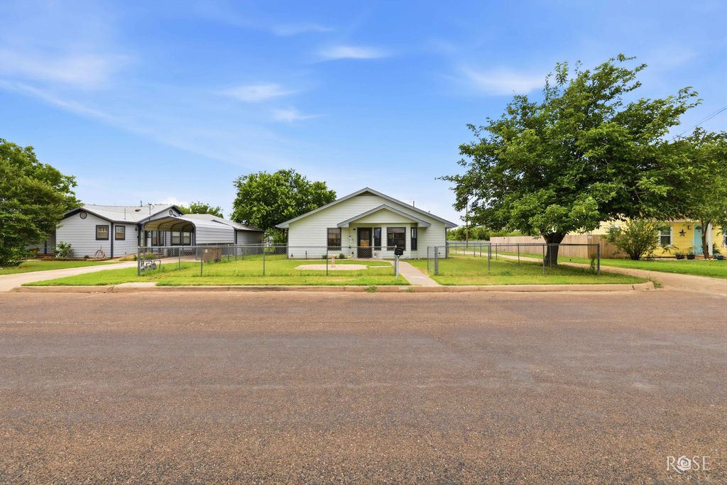 Image 2 of property listing at 57 W 34th Street, San Angelo, TX 76903