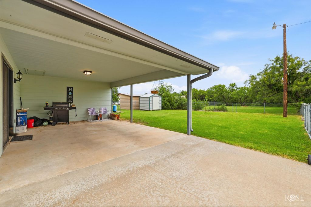 Image 22 of property listing at 57 W 34th Street, San Angelo, TX 76903