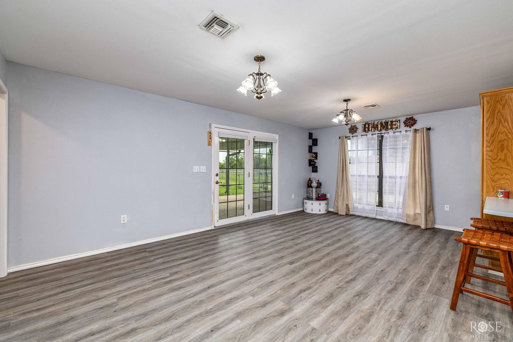 Image 8 of property listing at 57 W 34th Street, San Angelo, TX 76903