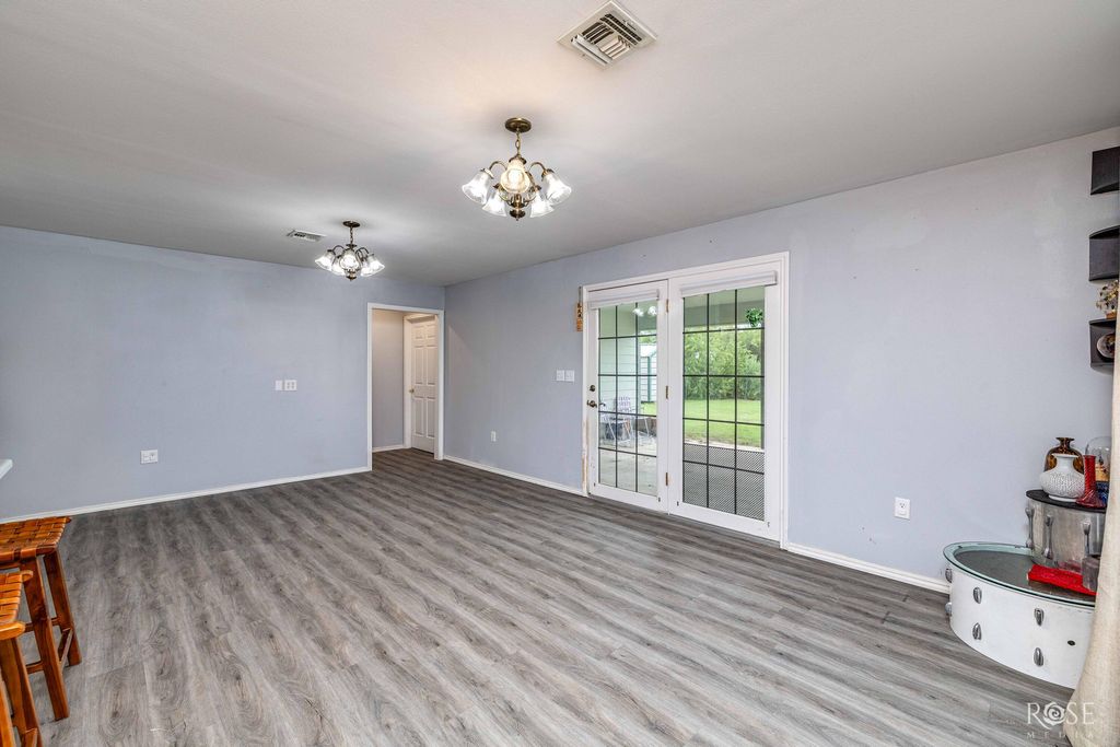 Image 9 of property listing at 57 W 34th Street, San Angelo, TX 76903