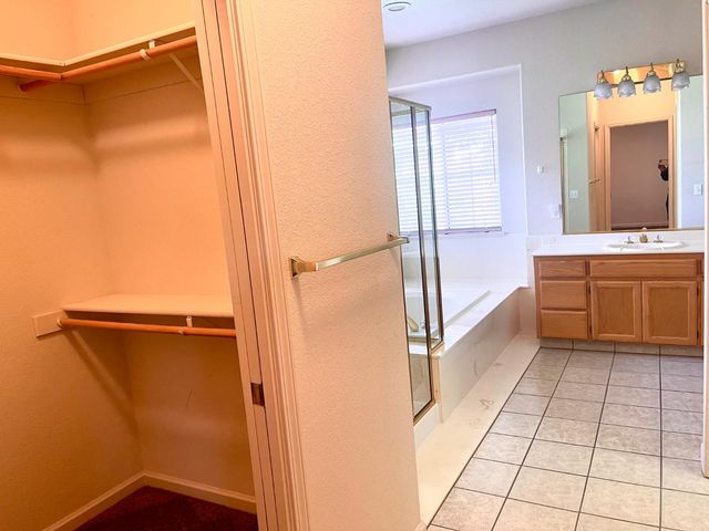 9762 Deep Water Ln, Stockton, CA 95219
