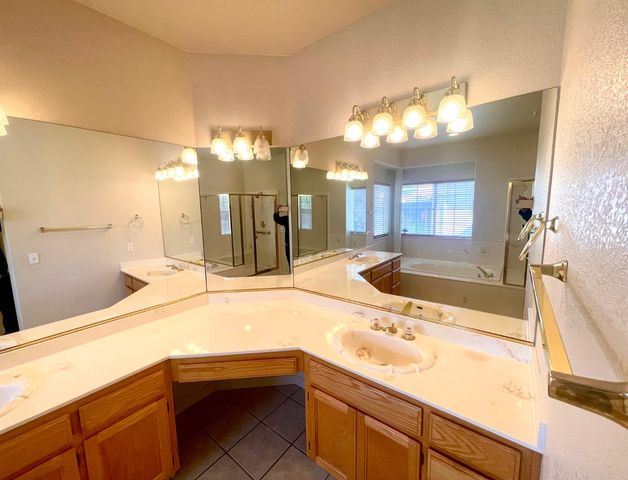 9762 Deep Water Ln, Stockton, CA 95219