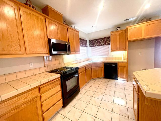 9762 Deep Water Ln, Stockton, CA 95219