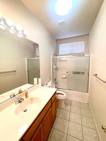 9762 Deep Water Ln, Stockton, CA 95219