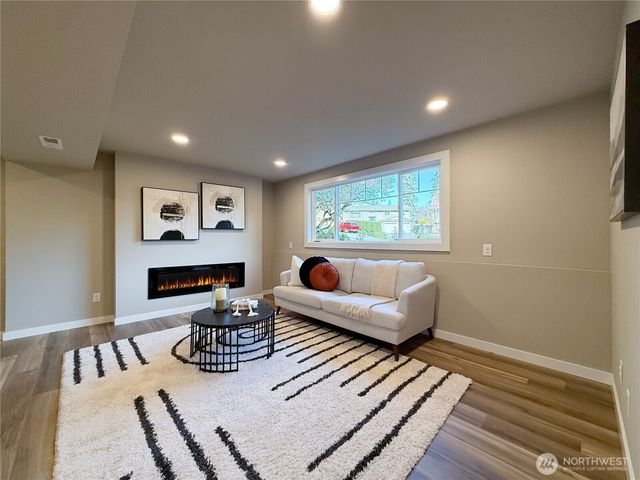 15905 118th Place NE, Bothell, WA 98011