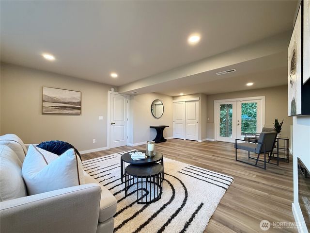 15905 118th Place NE, Bothell, WA 98011