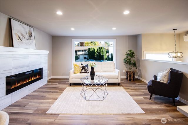 15905 118th Place NE, Bothell, WA 98011