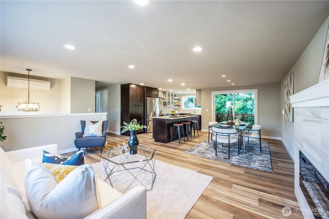 15905 118th Place NE, Bothell, WA 98011