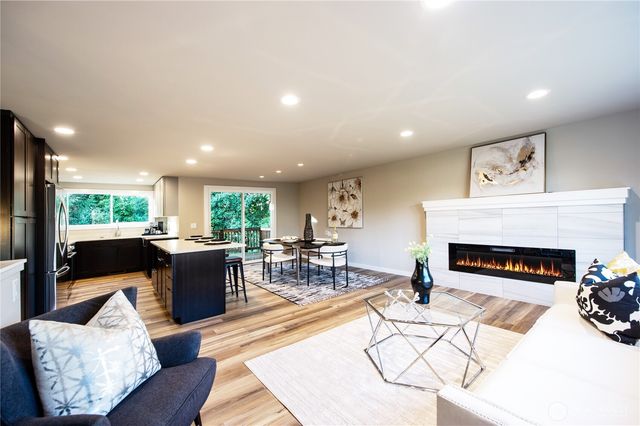 15905 118th Place NE, Bothell, WA 98011