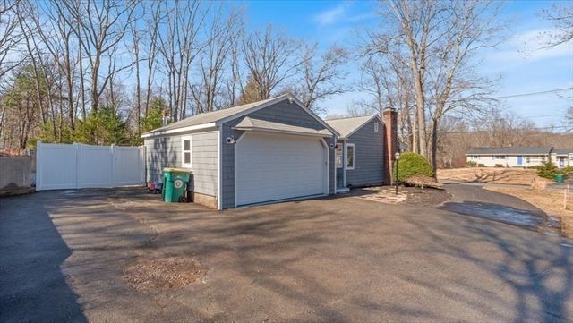 260 Cumberland Ave, North Attleboro, MA 02760