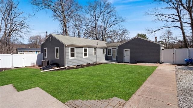 260 Cumberland Ave, North Attleboro, MA 02760