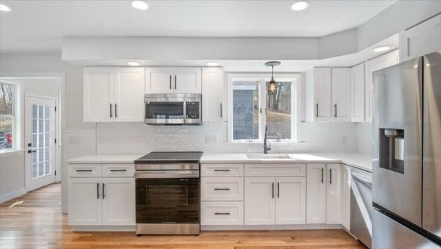 260 Cumberland Ave, North Attleboro, MA 02760