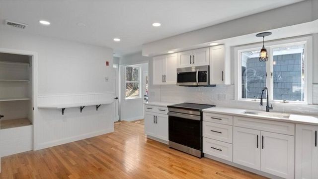 260 Cumberland Ave, North Attleboro, MA 02760