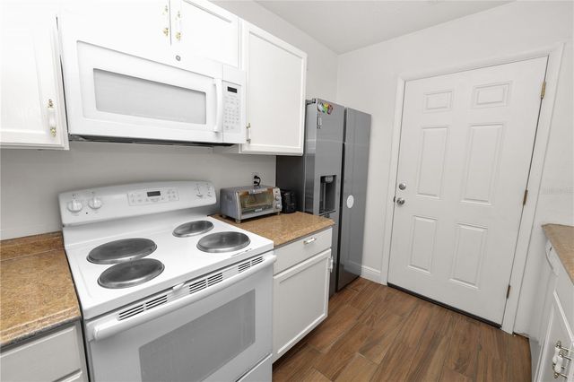 11902 LAKEMIST CIRCLE 11902, Temple Terrace, FL 33617