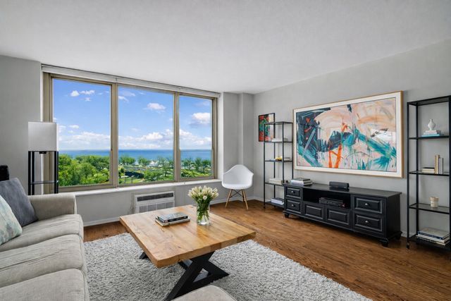 1550 N Lake Shore Drive 7E, Chicago, IL 60610