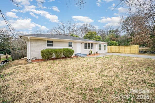 8624 Sharonbrook Drive, Charlotte, NC 28210